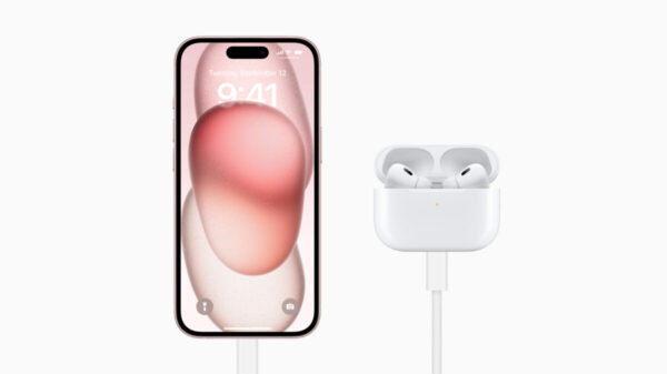 iPhone and Airpods charged by same cable